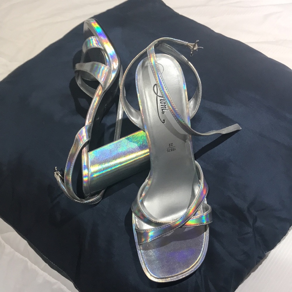 EUC Fioni brand RETRO yet trendy rainbow shimmer high heels🌈🌈🌈 🤩